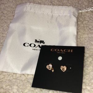 ✨🤩Coach Heart Lock Earrings BRAND BEW WT✨